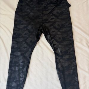 Simply Vera Vera Wang Women Black Camouflage Leggings. 2X NWT